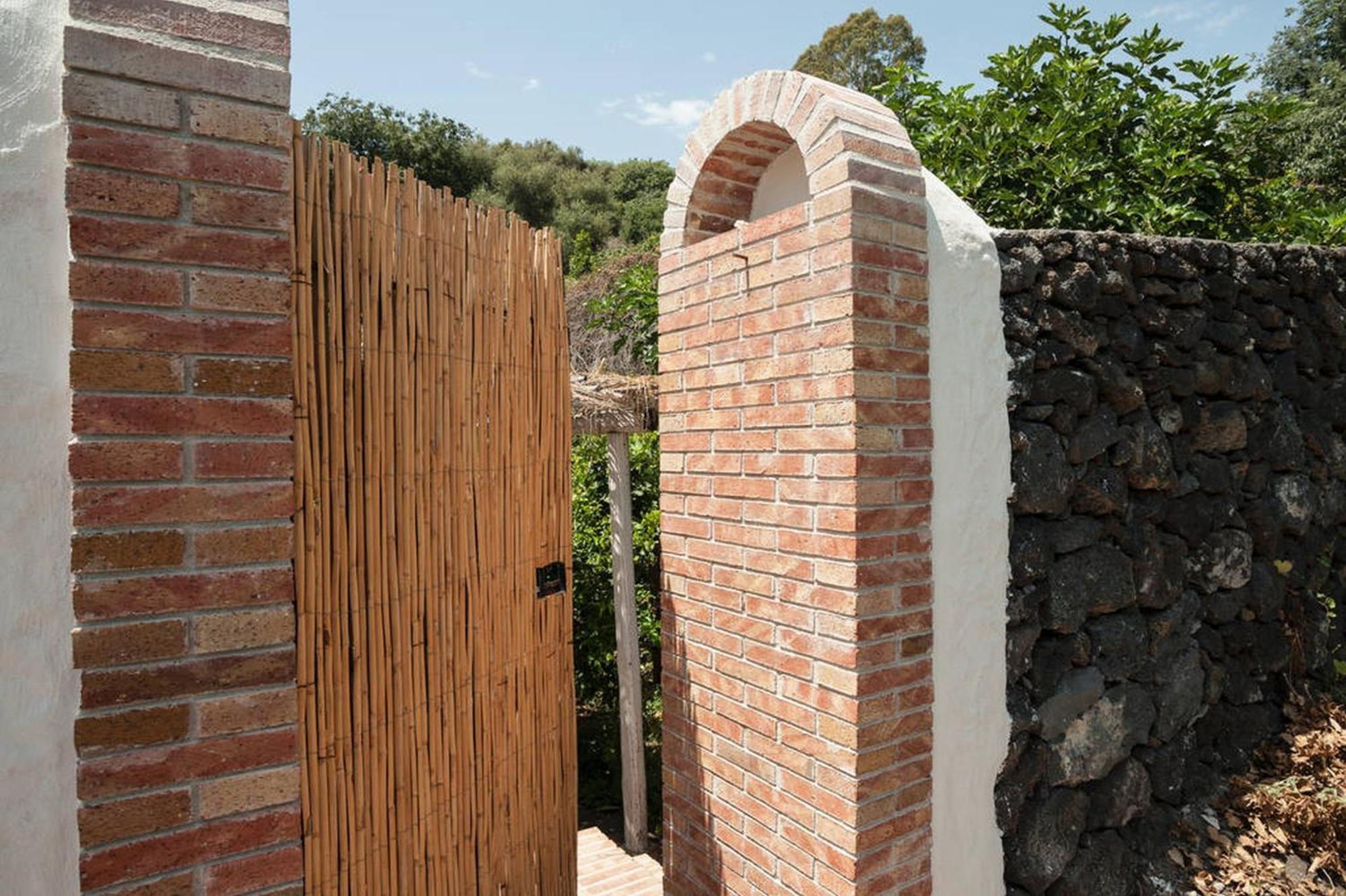 Ferienwohnung Come In Sicily La Pietra Monaca Acireale Zimmer foto